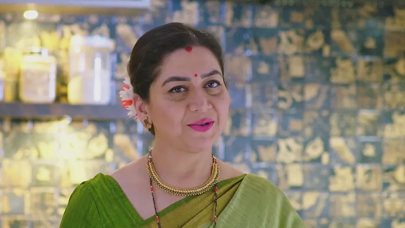 Avinash Praises Sharvari in front of Tulasi - Shrirasthu Shubhamasthu