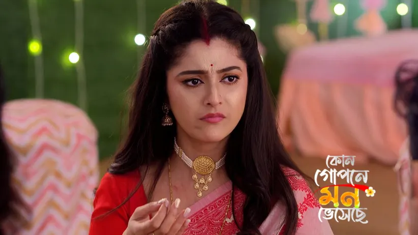 Shyamoli Is Caught while Passing a Note to Aniket