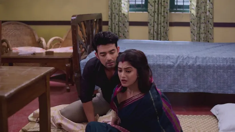 Chandrashis Kidnaps Aparajita - Kon Gopone Mon Bheseche