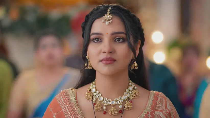 Sarika Stops the Ceremony to Question Chandrika