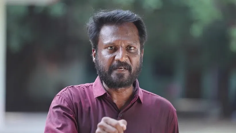 Janani Argues with the Driver - Mounam Pesiyadhe
