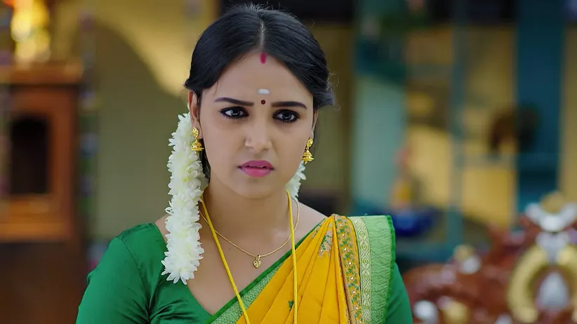 Govinda's Eagerness to Kiss Geetha