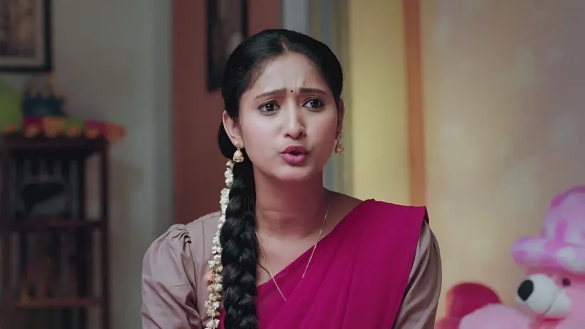 Durga Narrates a Story to Hitha - Naa Ninna Bidalaare