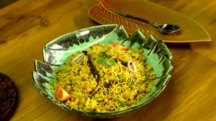 Pihu Sharma Prepares Egg Chaat