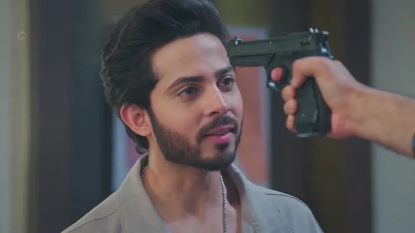 Kalikant Points a Gun at Akash - Jagriti