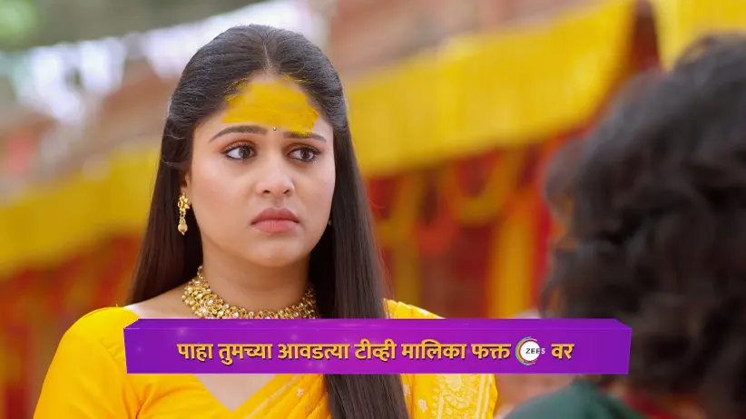 Renuka Questions Bhavana about the Saree - Lakshmi Niwas - Promo