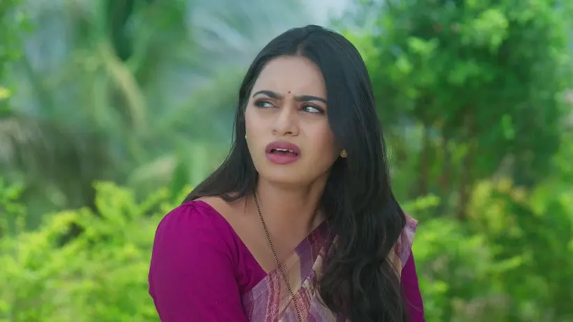Keerti Tries to Scare Aaji - Shiva