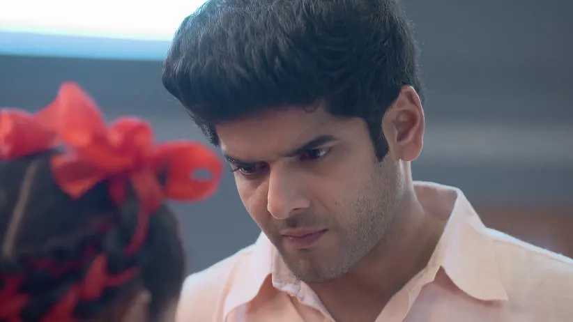 Rayan Encourages Parul - Parineeta