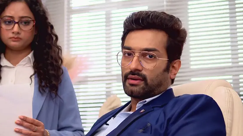 Mr Das Complains to Meera about Apu