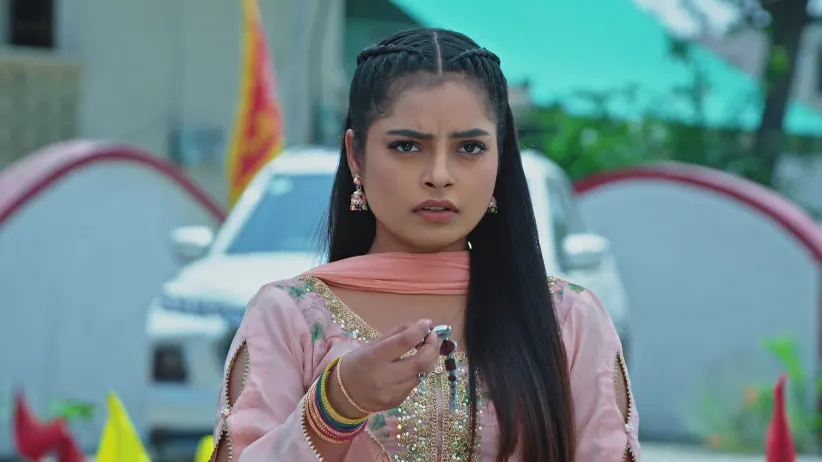 Mukesh Aids Kashni in Exposing Riya