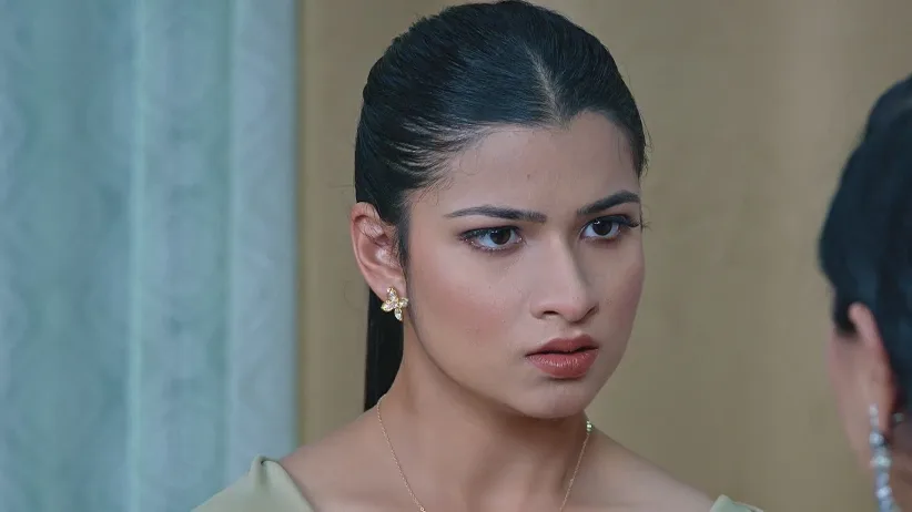 Meera Reminds Riya about Her Past - Kashni