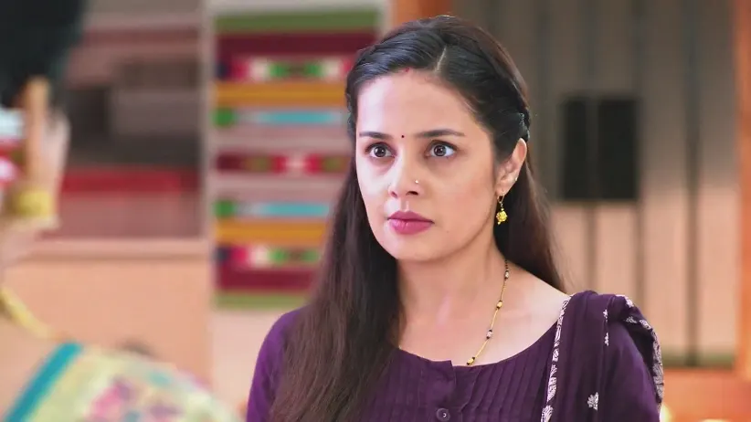 Charuhas Tells Akshara about Bhuvaneshwari's Decision