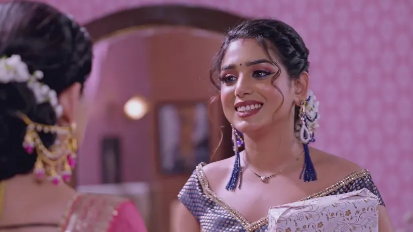 Anushka Hides When Neelam Arrives - Bhagya Lakshmi