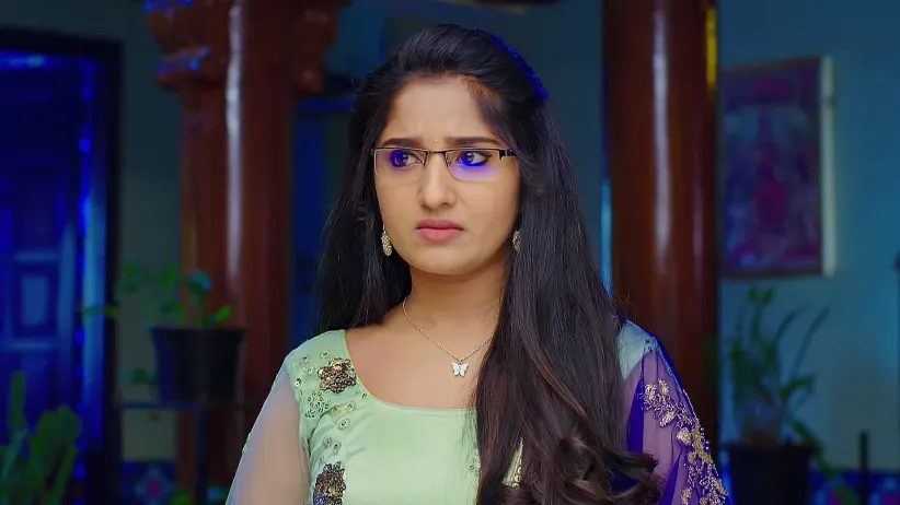 Viraj and Chaitra Fight over an Umbrella