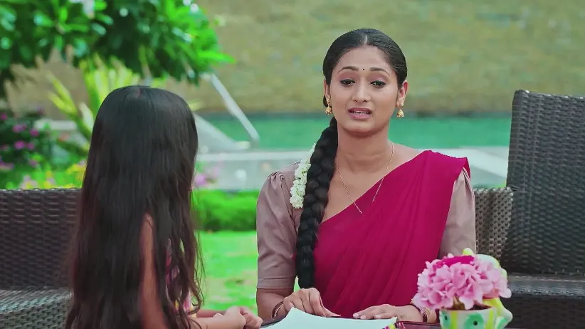 Hitha Asks Durga about Her Mother - Naa Ninna Bidalaare