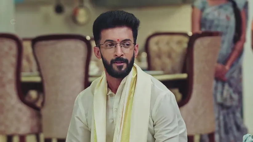 Malavika Sees Ambika's Spirit