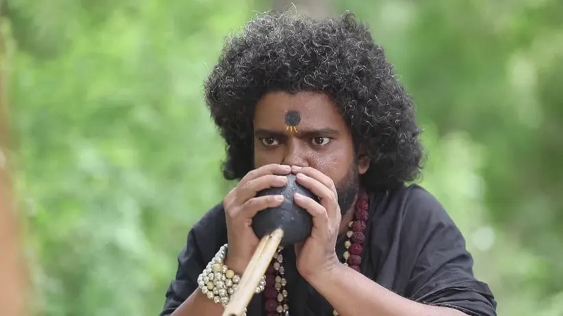 Maya Seeks the Snake Charmer's Help - Maari