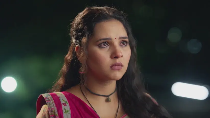 Devansh Stops Vasudha from Leaving - Vasudha