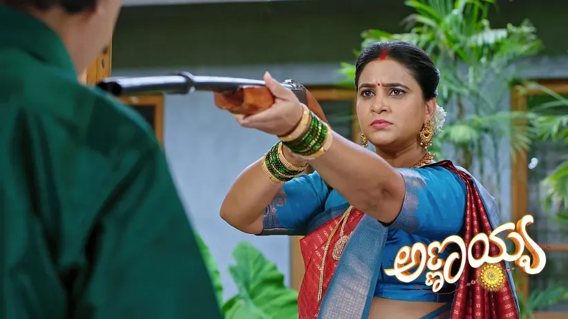 Susheela Threatens Veerabhadra with a Gun