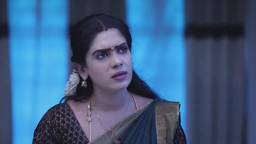 Thulasi Gets Nervous - Mounam Pesiyadhe