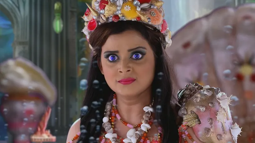 Mukta Helps Parul and Raghav