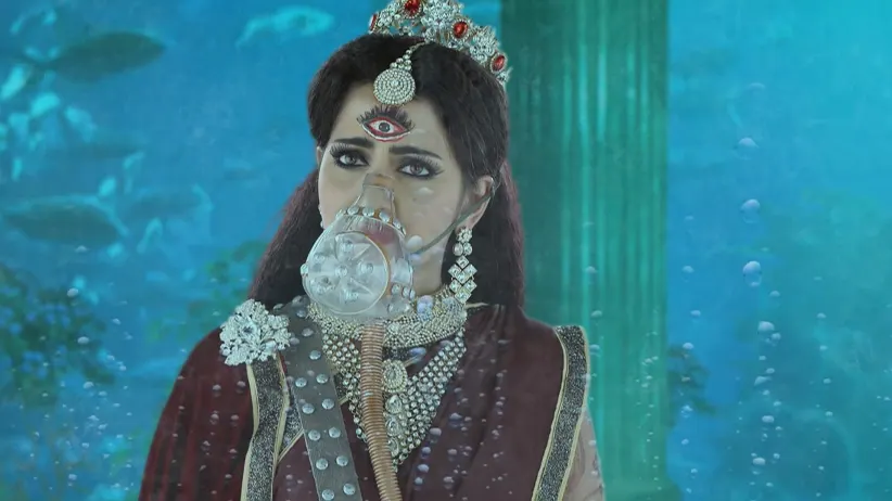 Mallika Arrives at Urmi Mala's Palace