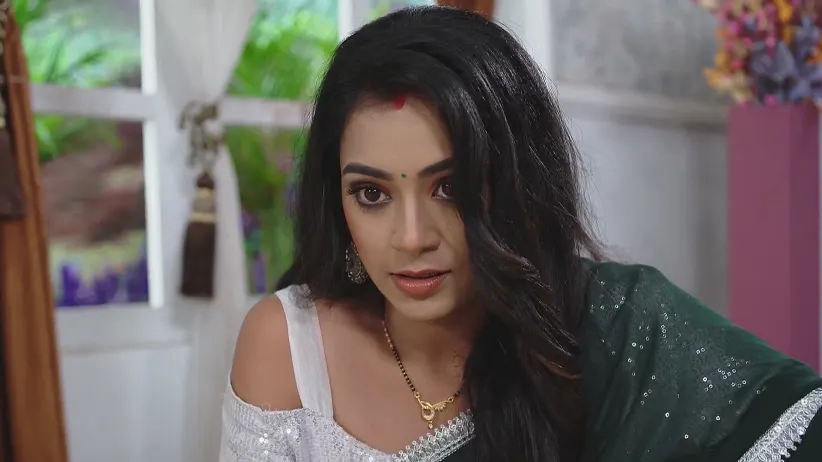 Richa's Plans for Akshay - Tuma Bina