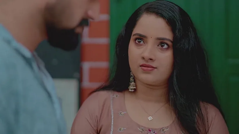 Veena's Assurance to Jeevan | Madhura Nombara Kaattu