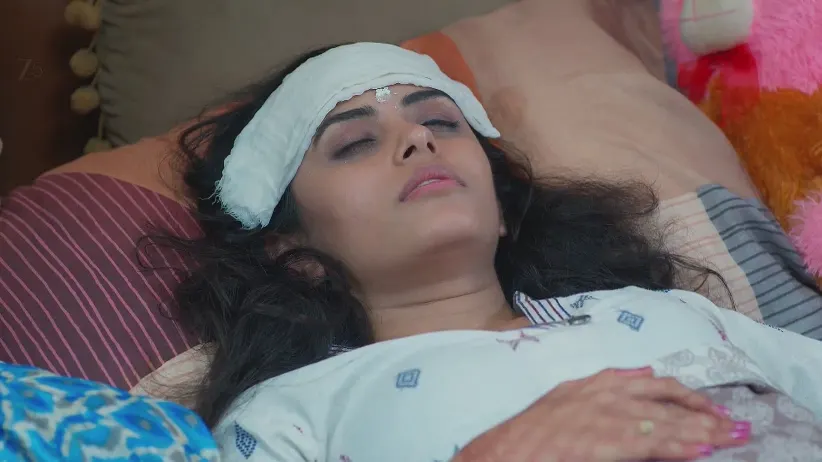 Seeta Tries To Comfort Urmila