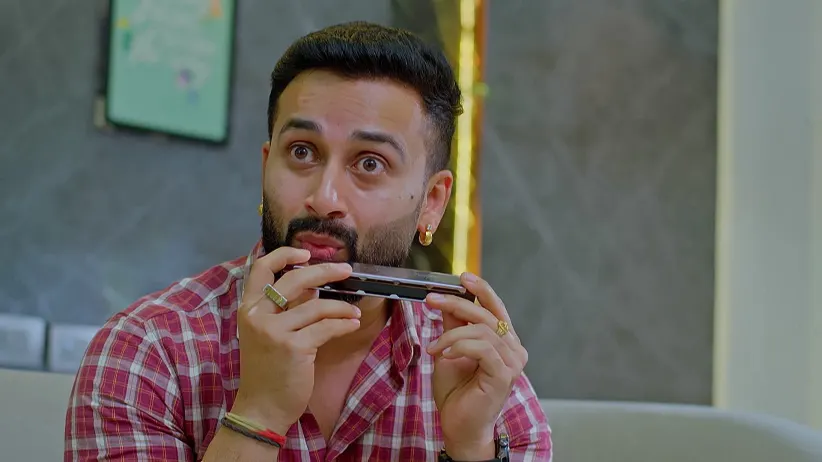 Ananth Kidnaps Gayatri
