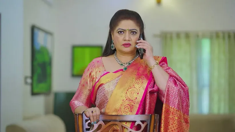 Apeksha and Bhagya Pray for Bhoomika's Safety