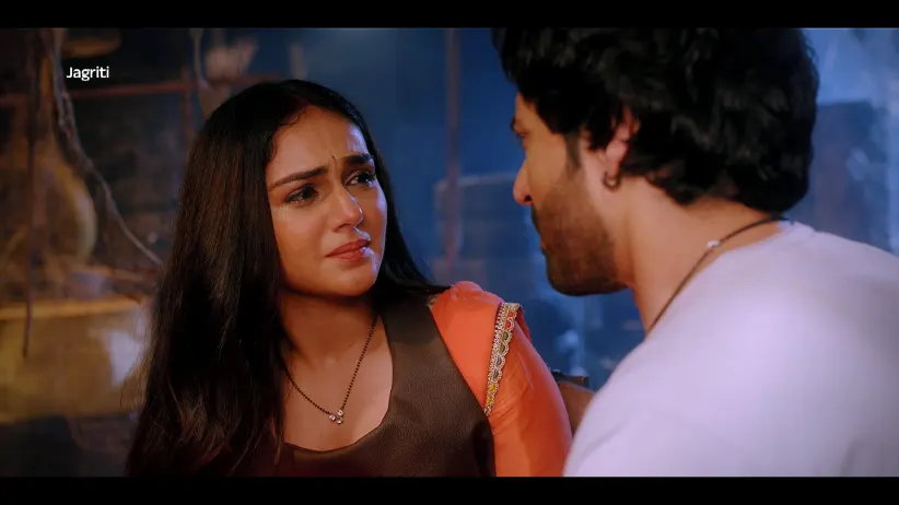 Suraj Risks His Life for Jagriti - Jagriti - Promo