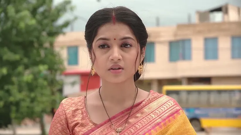 Ruchi's Family Worry about Her - Sathi Sata Janmara