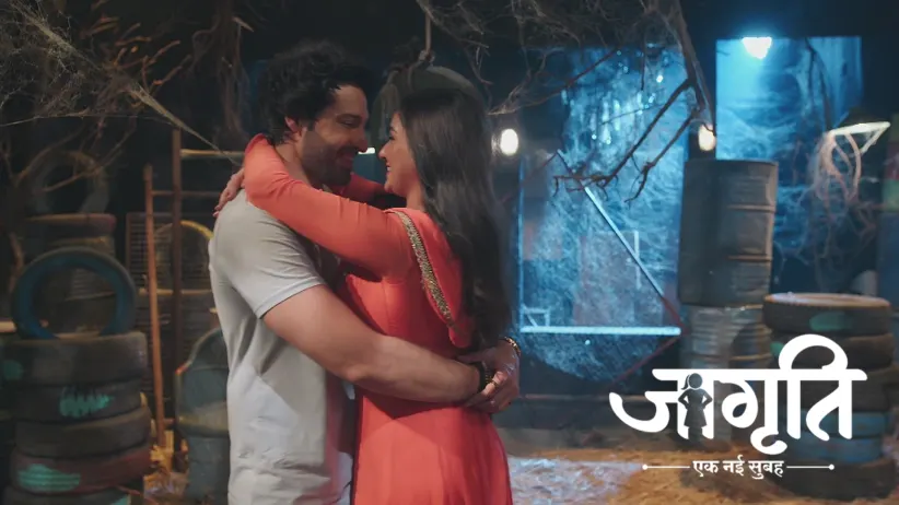 Suraj Defuses the Bomb Strapped to Jagriti