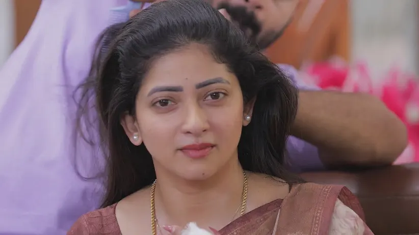 Aadhi Dresses up Bharathi - Idhayam