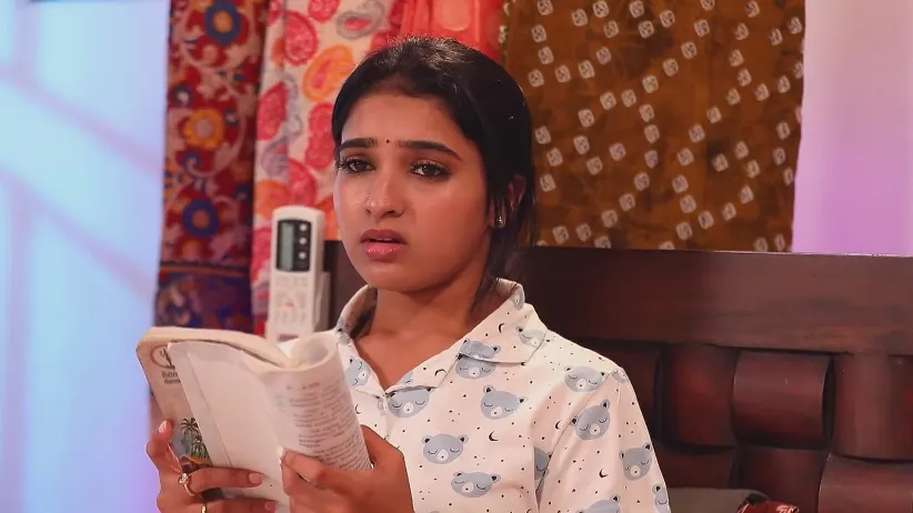 Priya Tries to Contact Karikalan - Manasellam