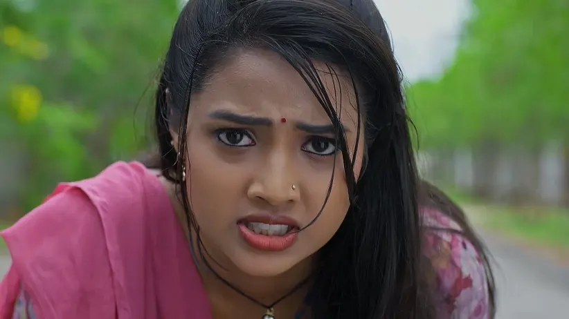 Veeru Bribes the Reporters to Defame Rudra