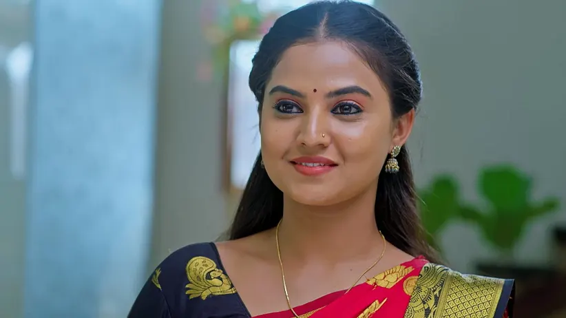 Gayatri Raises Her Hand on Vasuki