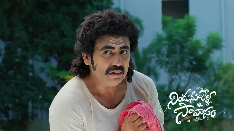 Mahendran Stops Parvathi from Falling