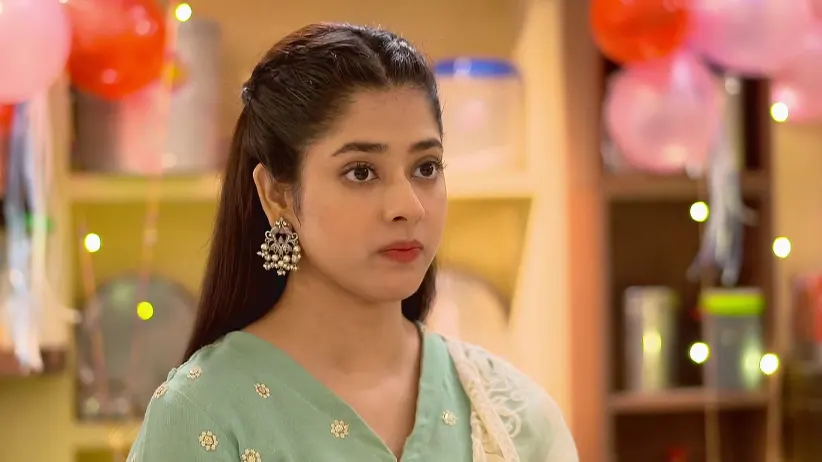 Meera Tries to Demean Apu's Family - Chirodini Tumi Je Amar