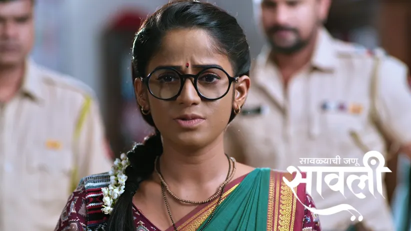Julie Blackmails Rajkumar for an Expensive Gift