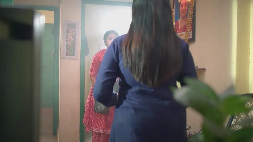 Deepa Lies to Indhu