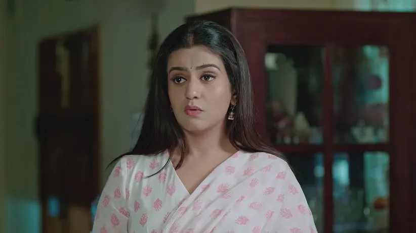 Nidhi Teases Nithya - Karna