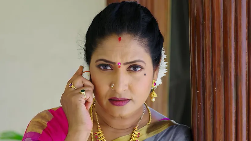 Muddulakshmi Lashes Geetha with a Whip