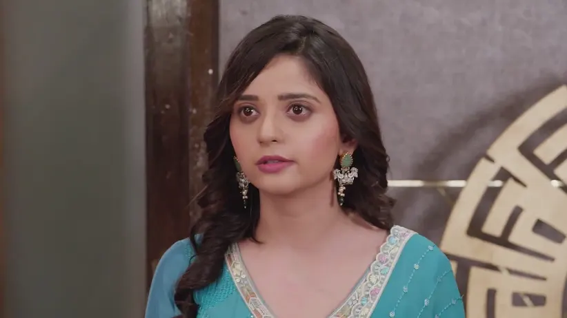 Seema Asks the Randhawas for Money - Kumkum Bhagya