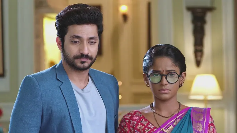 Jagdamba Scolds Aishwarya Over Savali