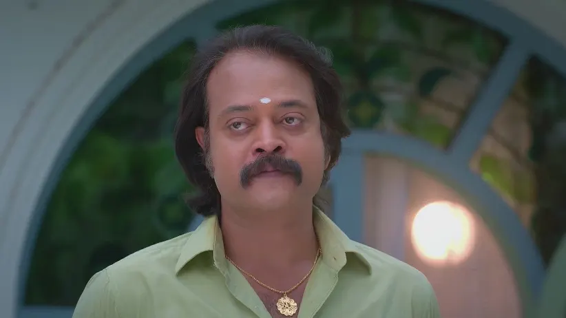 Kripakaran Mocks Karna - Chinnan Siru Kiliye