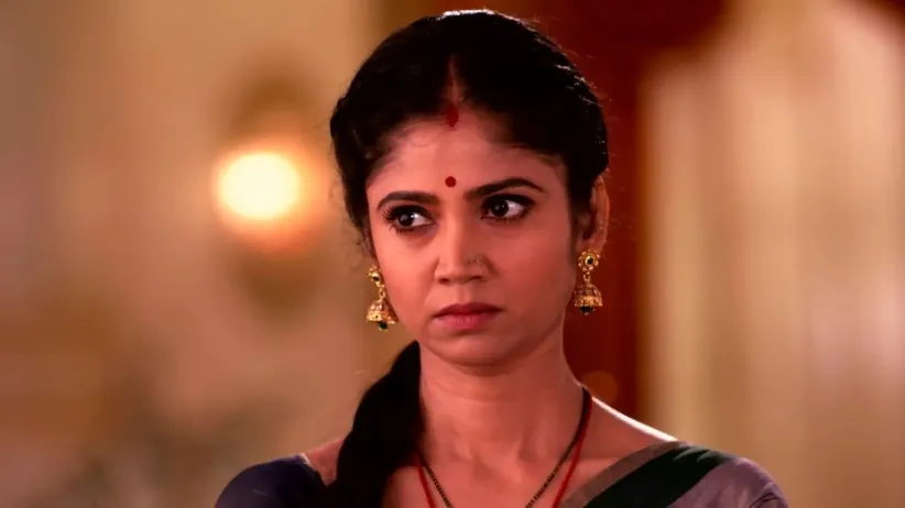 Arya’s `Gaye Holud’ on Santoshi’s Cheek