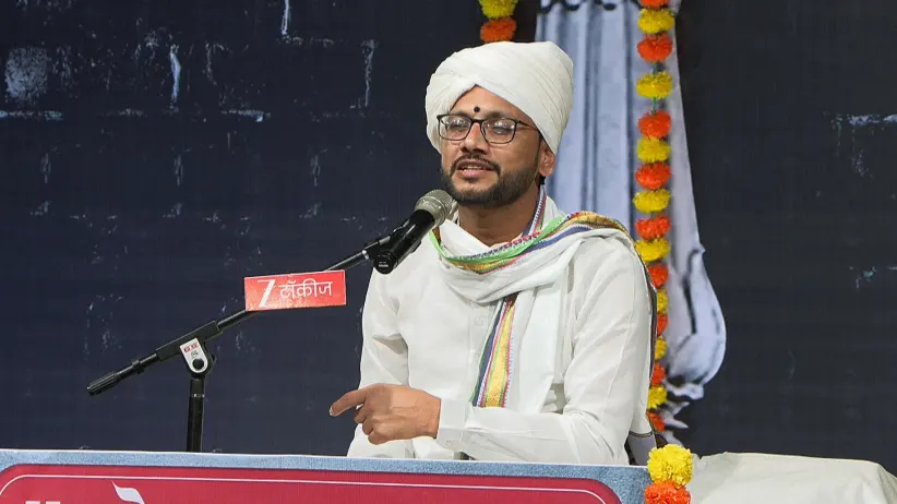 Maharaj Praises the Spiritual Greatness of Tukoba