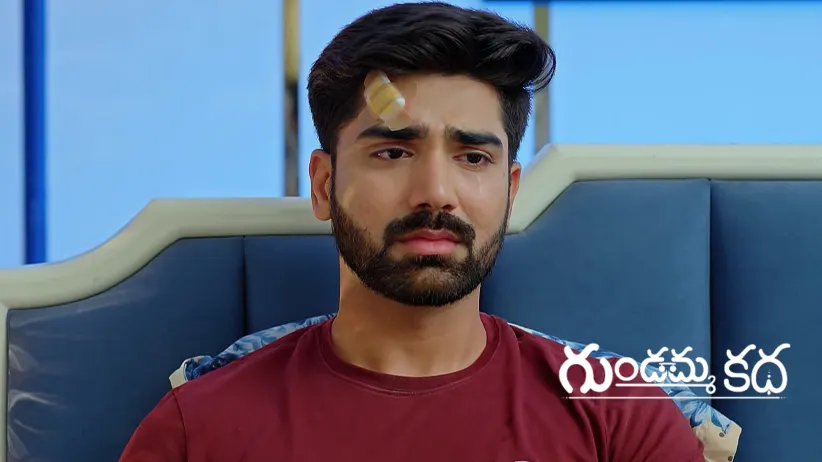 Pallavi Tends to Charan’s Injured Leg